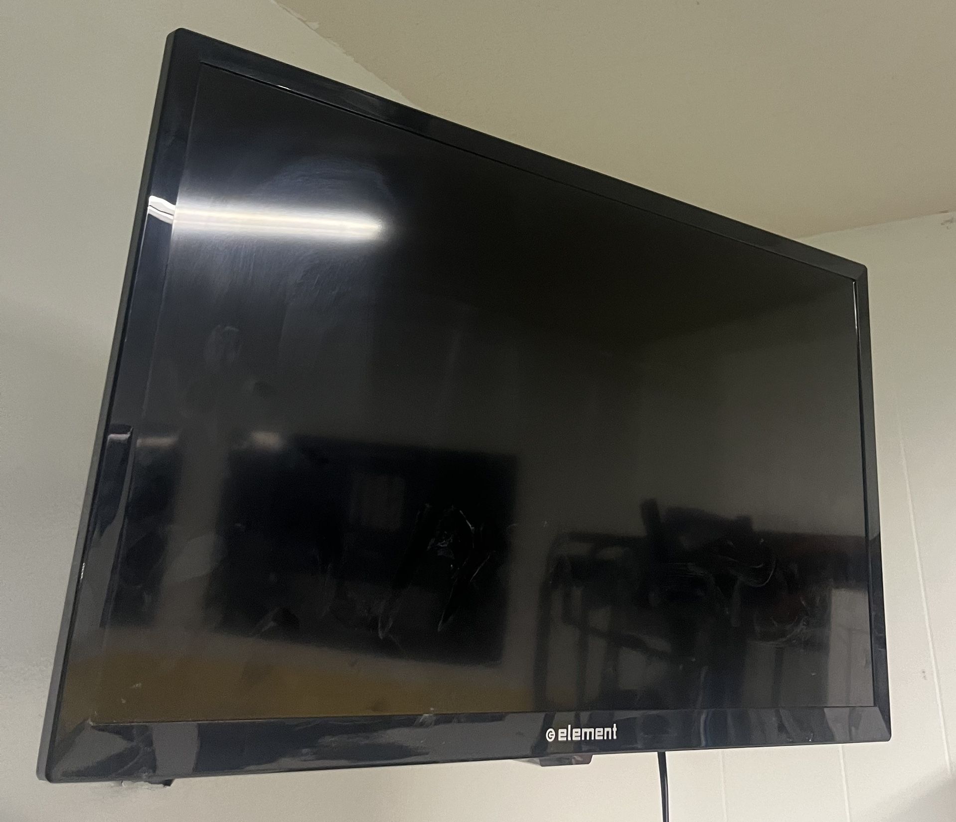 12x18 flat Screen TV With Mount