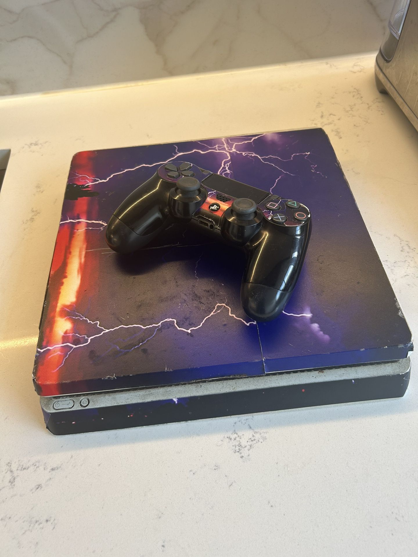 PS4 CONSOLE