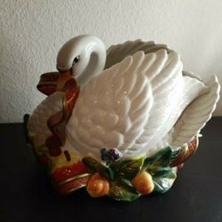 Fitz & Floyd Essentials Christmas Holiday Porcelain Swan Centerpiece 
AS-IS Condition