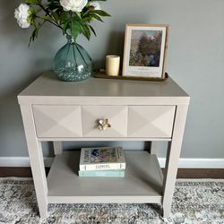 Gorgeous End Table Or Nightstand 