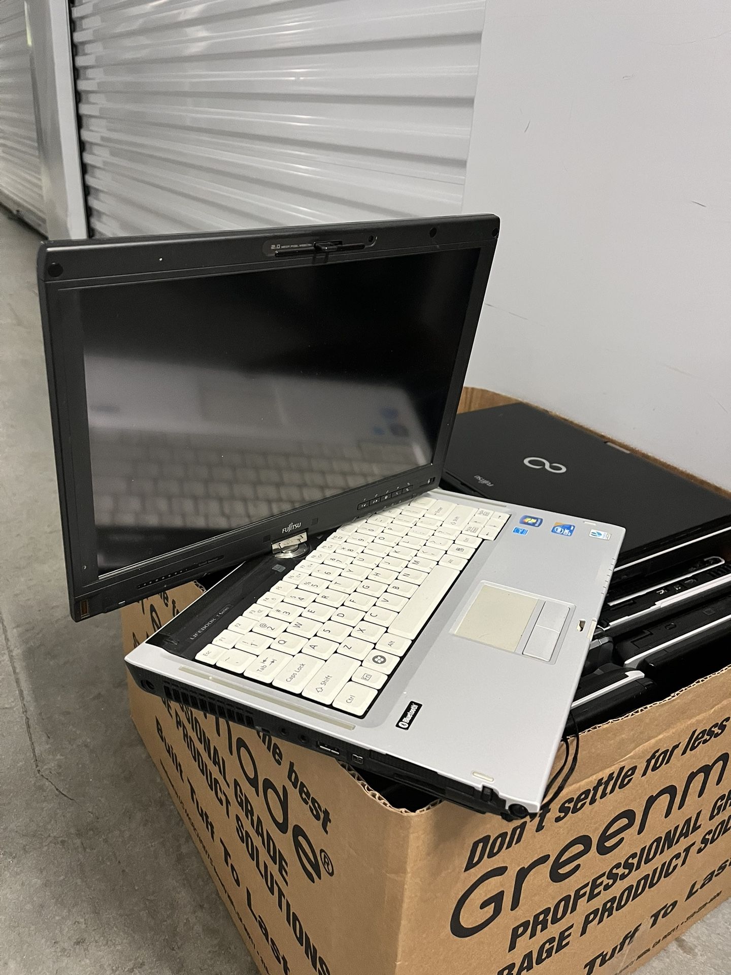 30 Fujitsu Laptops 