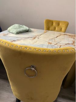 Set of 4 elegant velvet dining chairs in a beautiful mustard/gold color