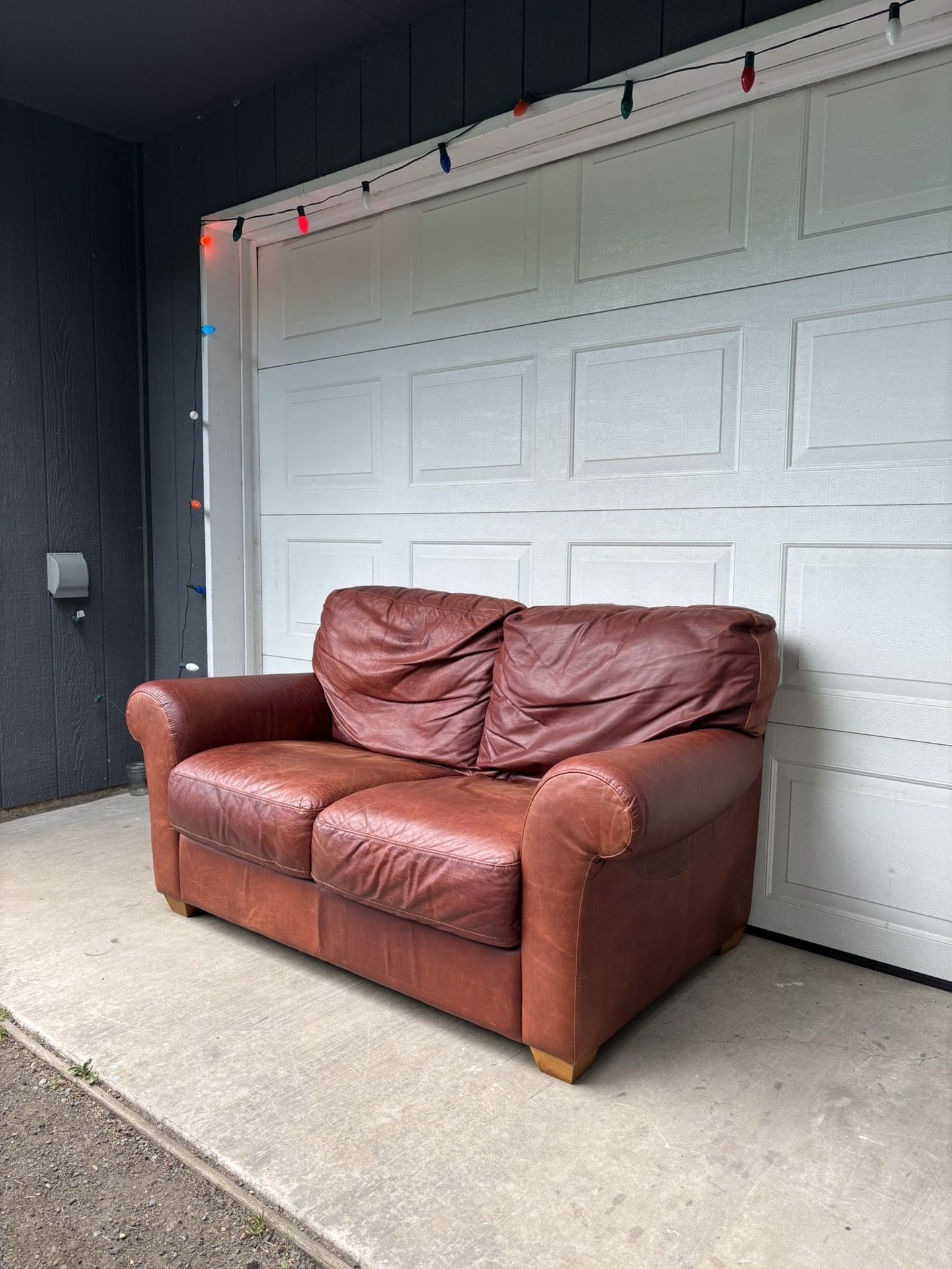 Contemporary Rustic Chestnut Brown Leather Loveseat •FREE DELIVERY•