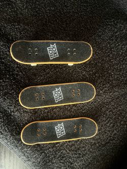 Finger skateboards
