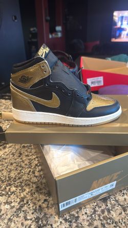 brand new never worn nike retro
