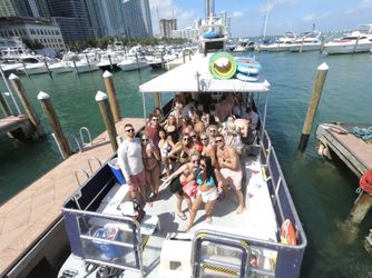 42 Pontoon 20 People (charter Max 38 People)
