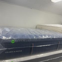 KING SIZE STEARNS & FOSTER LUX ESTATE (FIRM) PILLOW TOP MATTRESS & BOX SPRINGS BED SET