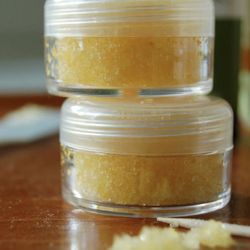 Lip scrub