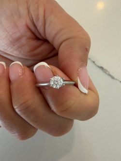 VVS1 Moissanite Engagement Ring