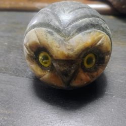 Vintage Paperweight owl made of alabaster. Italy 1(contact info removed)