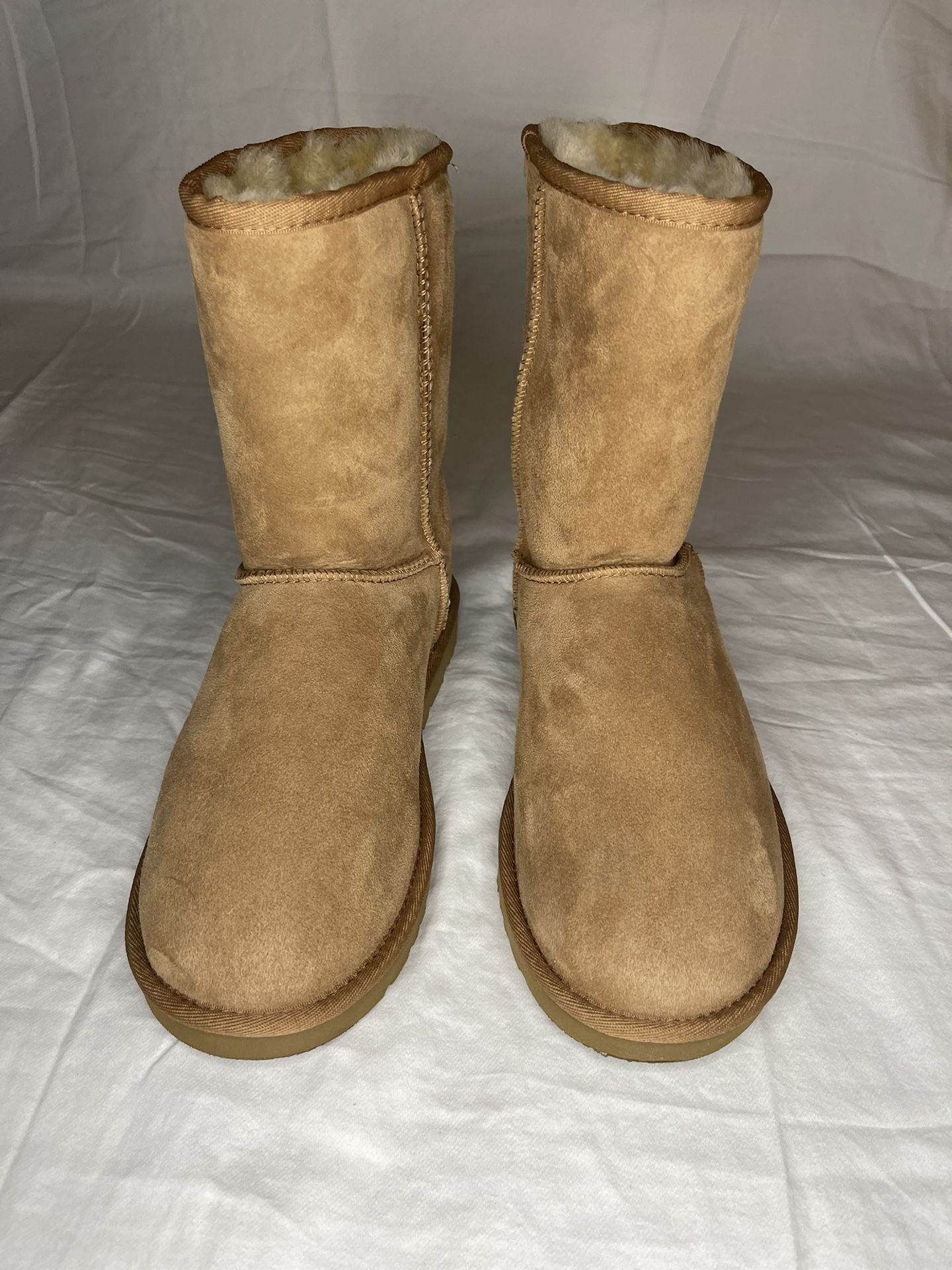 Ugg Classic Short II Size 7-7.5?