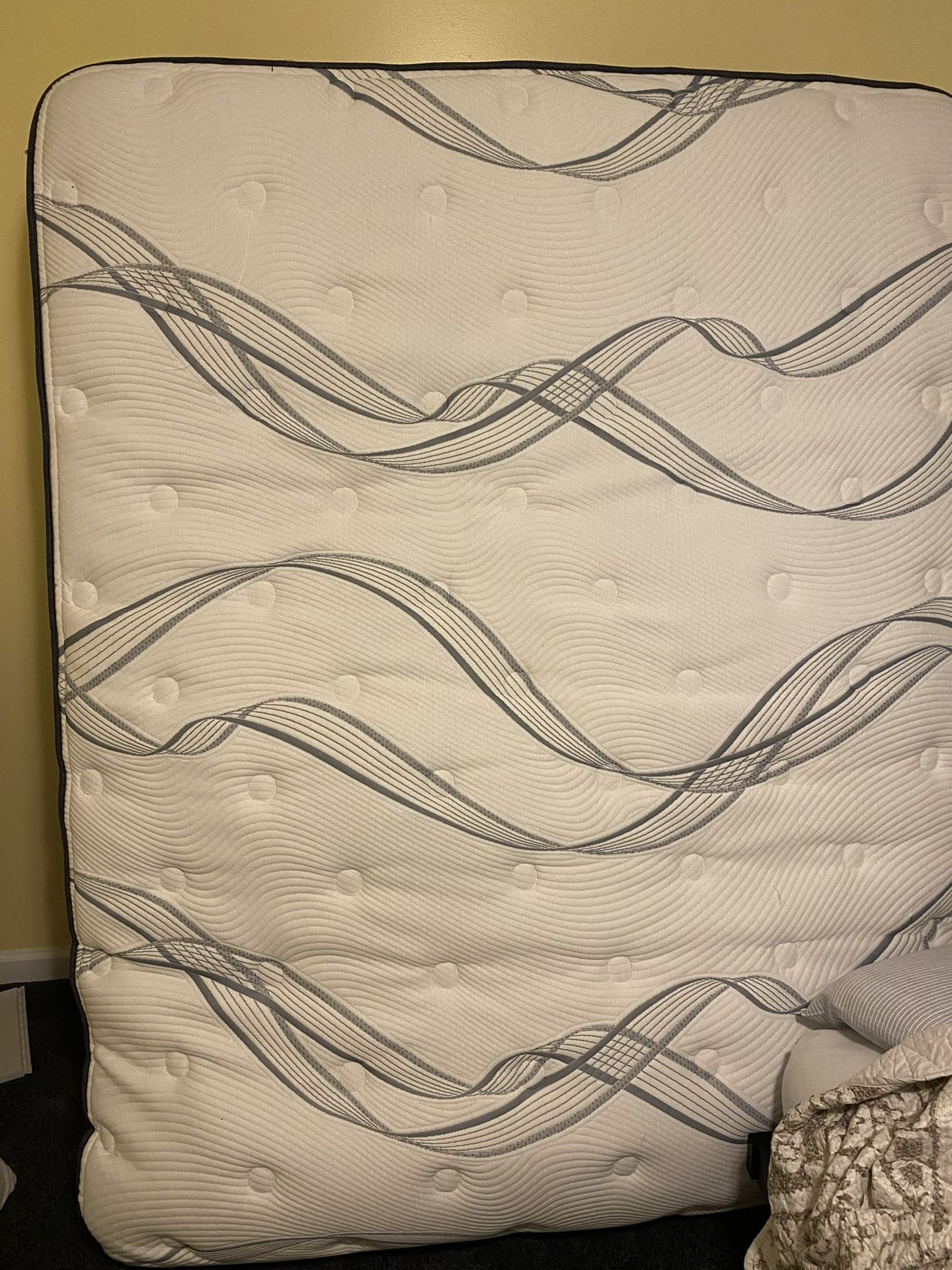 Queen serta Mattress