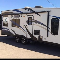 2014 Toy Hauler Pacific coachworks 