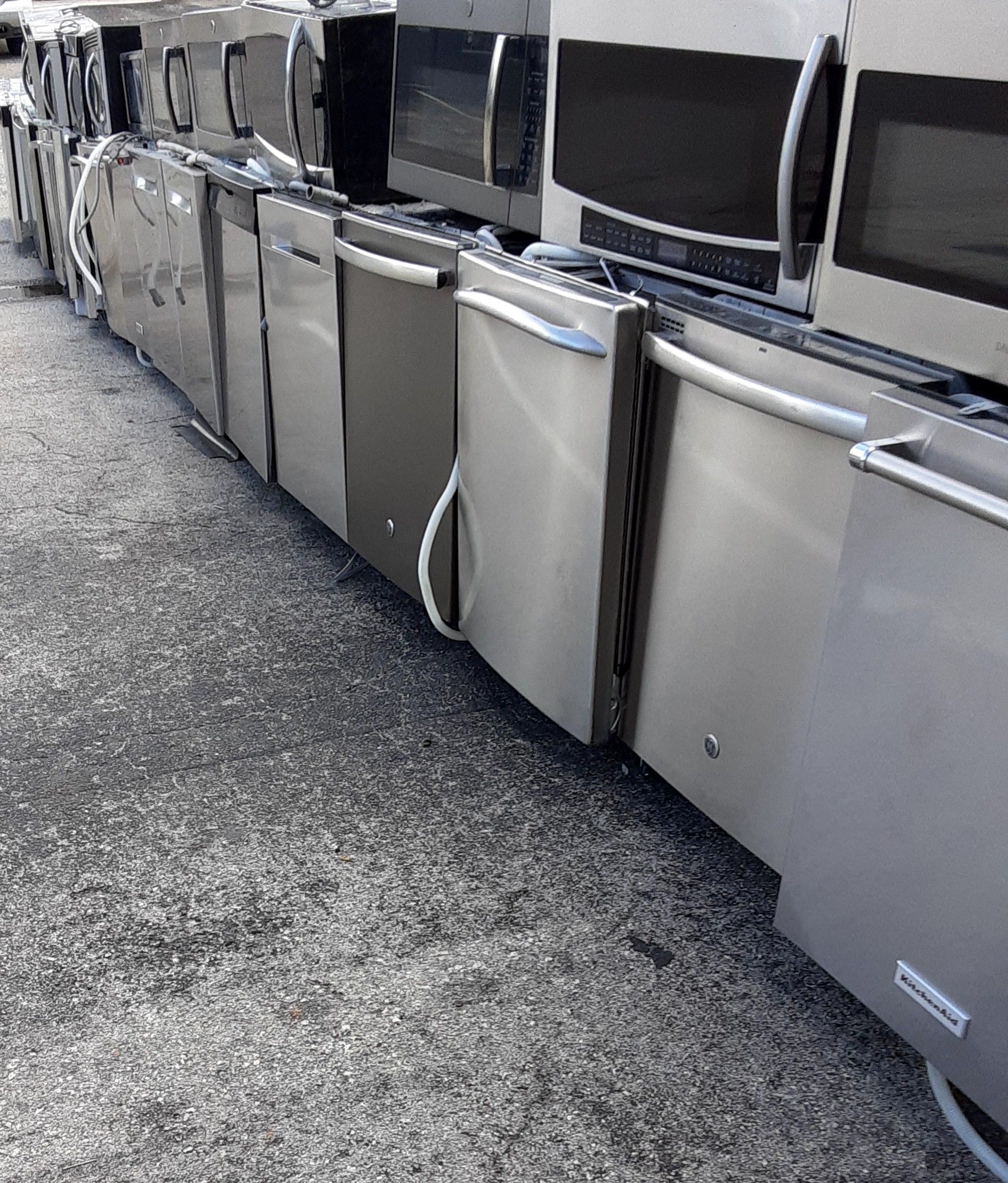 BEAUTIFUL STAINLESS STEEL DISHWASHERS AND MICROWAVES 100 AND UP
