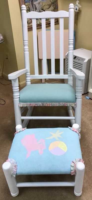 Adorable Rocking chair great condition!