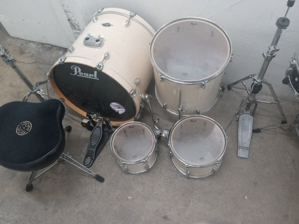 Pearl Drum Set $160