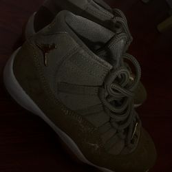 Air Jordan 11 Retro (Neutral Olive)