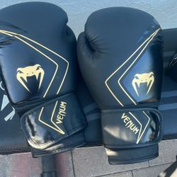 Venum 14 Oz Boxing Gloves Contender 2.0