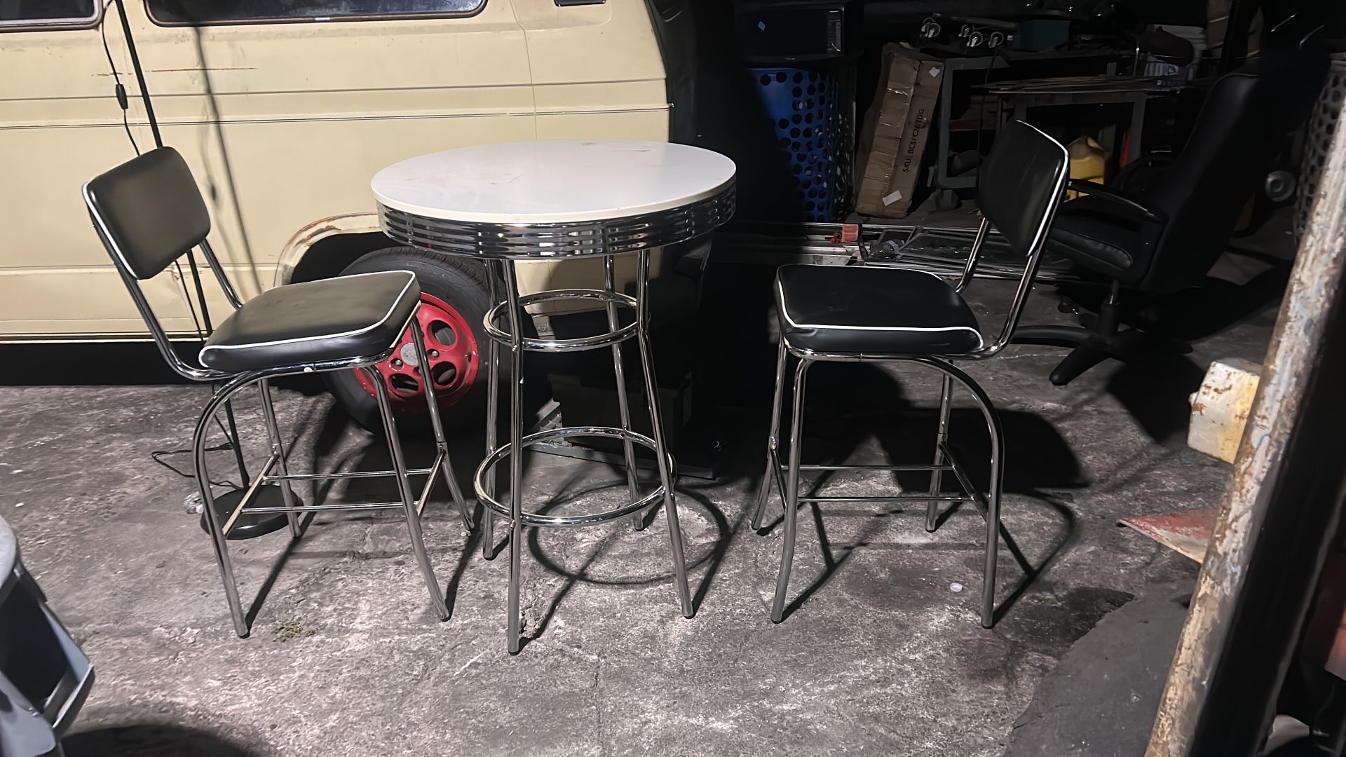 Retro Table And Chairs 
