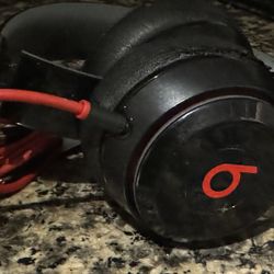 Beats Solo 2 WIRED On-Ear Headphone w/ Lightning Cable Adapter