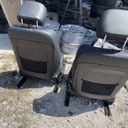 BMW X3-2007 Seat driver Side & Passenger Side