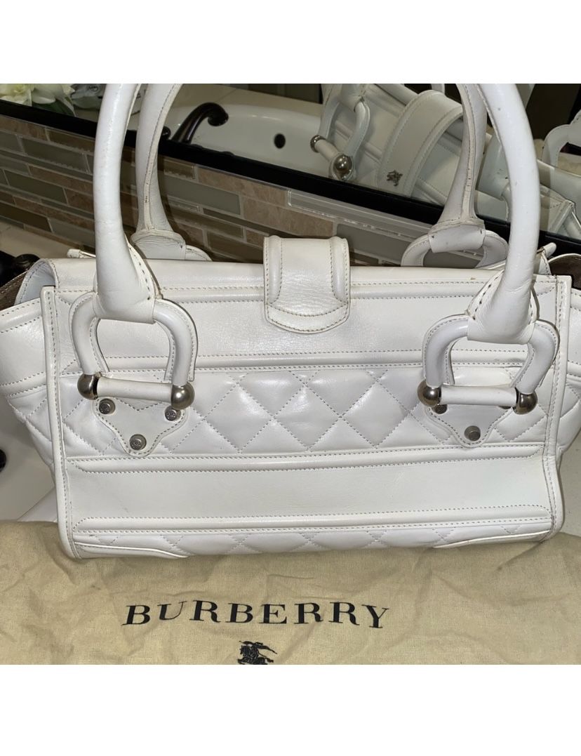 AUTHENTIC VINTAGE BURBERRY SLING BAG for Sale in Fairfax, VA - OfferUp