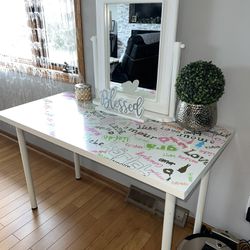 Makup Desk With Mirror  47x24x29