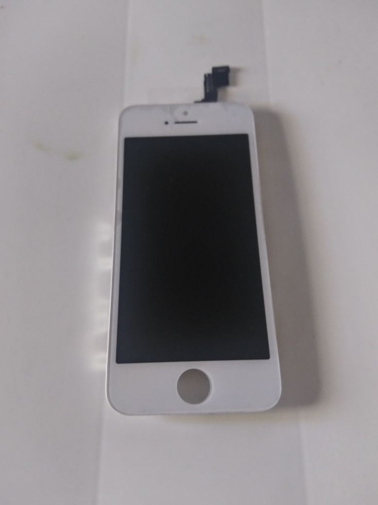 Hi Selling A Brand New White iPhone 5S Touch Screen