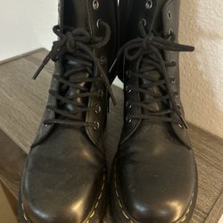 Doc Marten Raised Sole Boot -work Once 