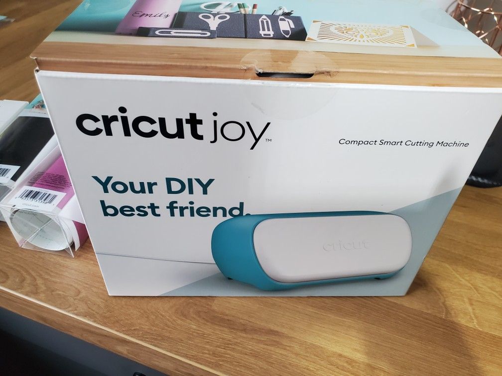 Cricut Joy Cutting Machine & Accessories