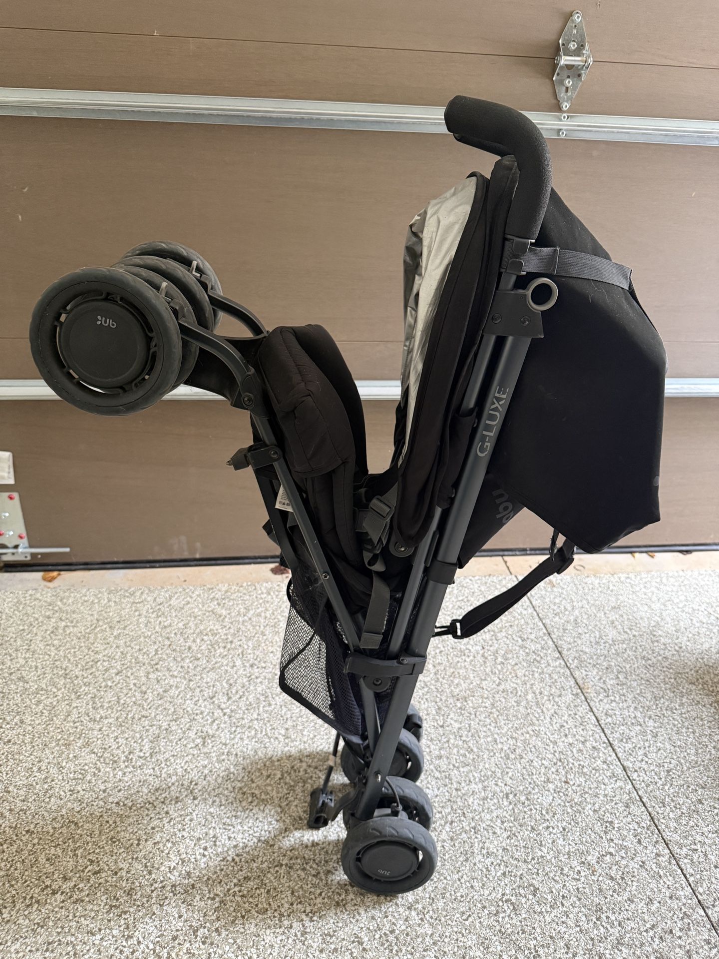 UPPAbaby G-Luxe Black Lightweight Stroller