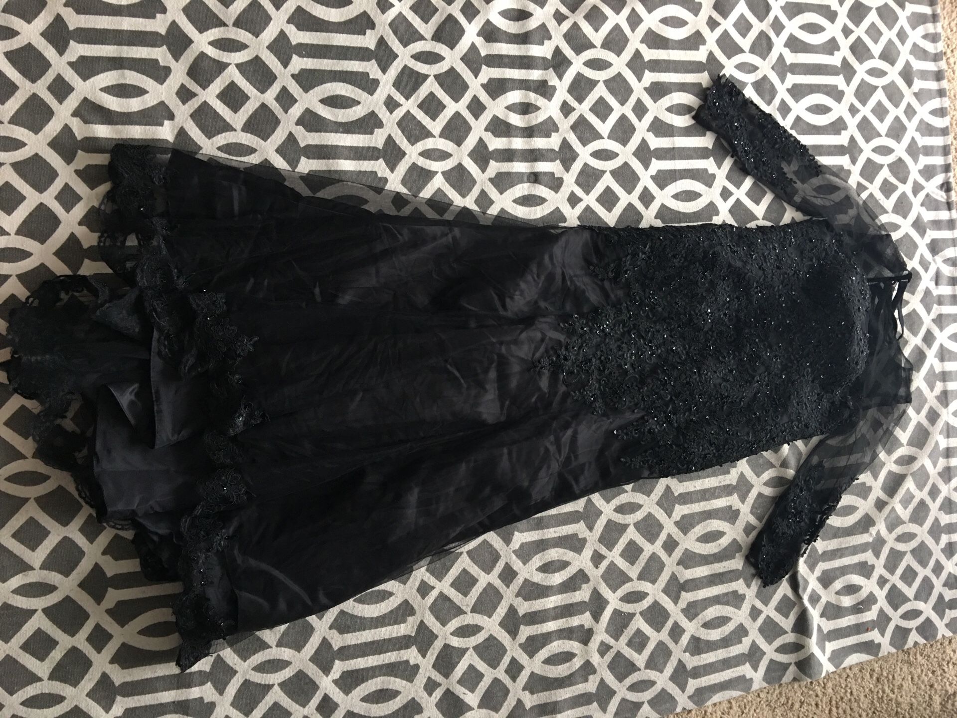 Long sleeve black lace mermaid dress