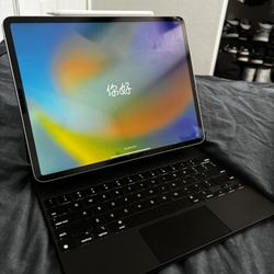 2020 Ipad Pro 12.9” With Magic Keyboard And Apple Pencil