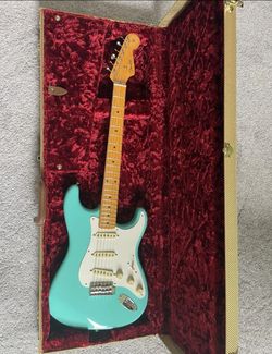 Fender Stratocaster Electric GuitarFender American Vintage II 1957 Stratocaster - Sea Foam Green