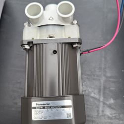 One Panasonic M9MZ90G4YGA Servo Motor New In Box Expedited Shipping