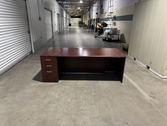 📣 MASSIVE EXECUTIVE OFFICE DESK – PRICED TO MOVE! 🔥