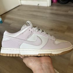 Nike Dunk low Platinum Violet 9.5 USA For Women