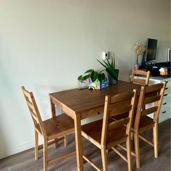 IKIE Dining table set with 4 chairs !!