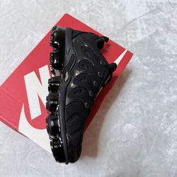 NIKE AIR VAPORMAX PLUS