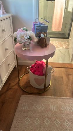 Decoration Table (items Not Included