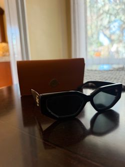 Tory Burch Black/Gold sunglasses