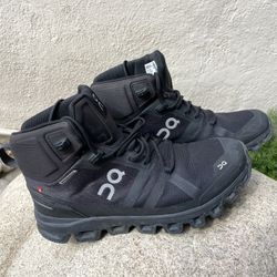 On Running Cloudrock Waterproof-Women’s Speed hiking boots, all-weather exploration, lightweight. Size 8.5