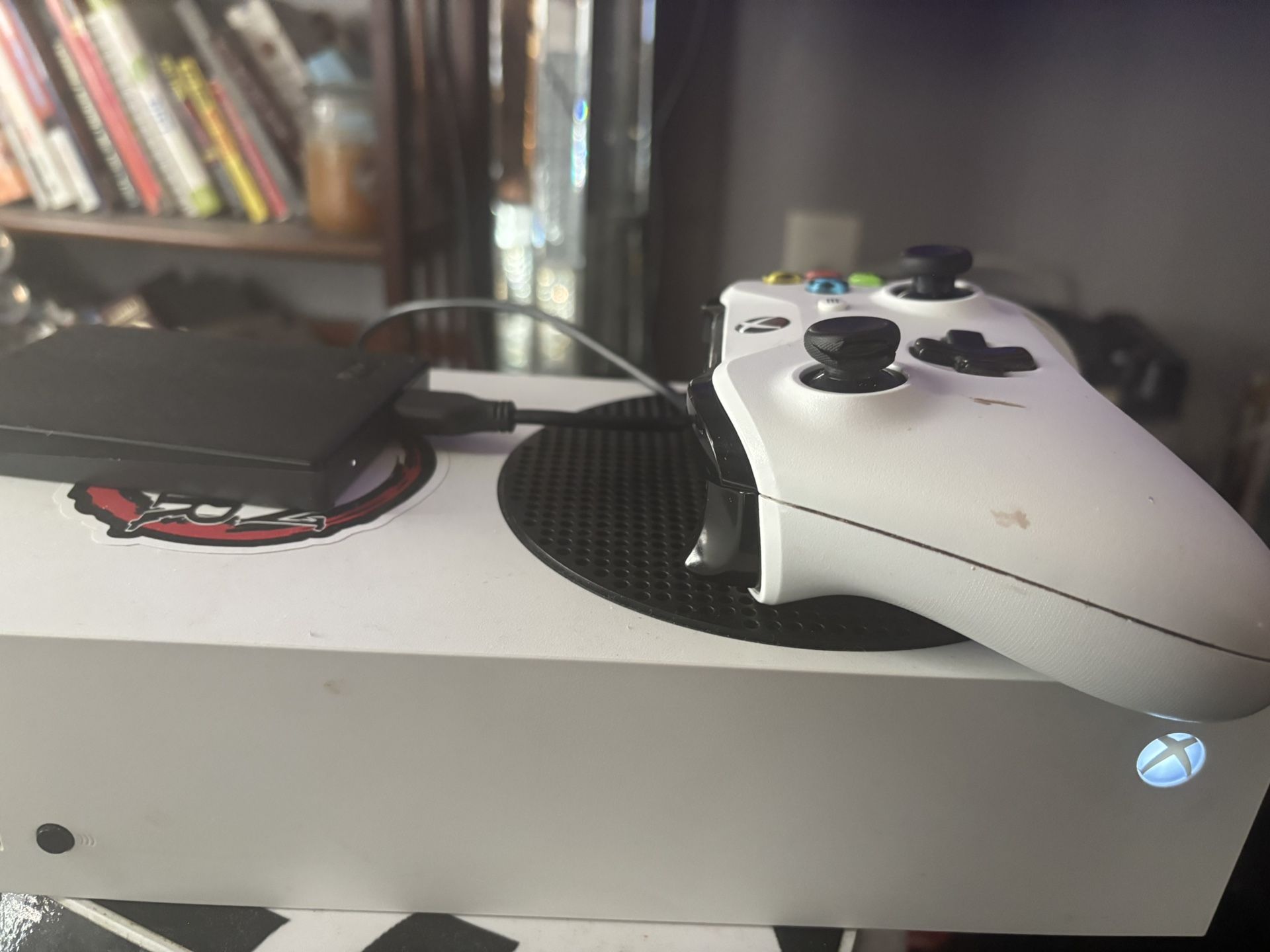 Xbox Series S W/2.5tb Gaming Drive And Controller