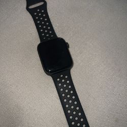 Apple Watch Series 5 (GPS + Cellular, 44MM)