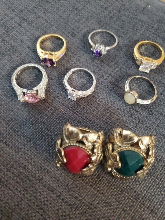 Costume jewelry Assorted rings....