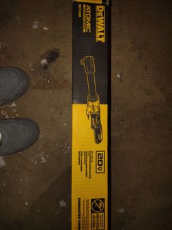 DeWalt extended ratchet wrench