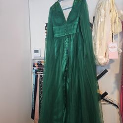 Size 8 Brand New Emerald Green Tulle Gown
