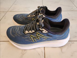 Karhu Ikoni 3.5 running shoes in the Real Teal/Bright White colorway Size 11.5 Mens