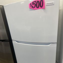 Apartment Size Refrigerator 
