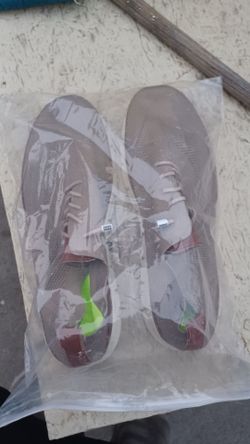 New size 12 men's shoes $20